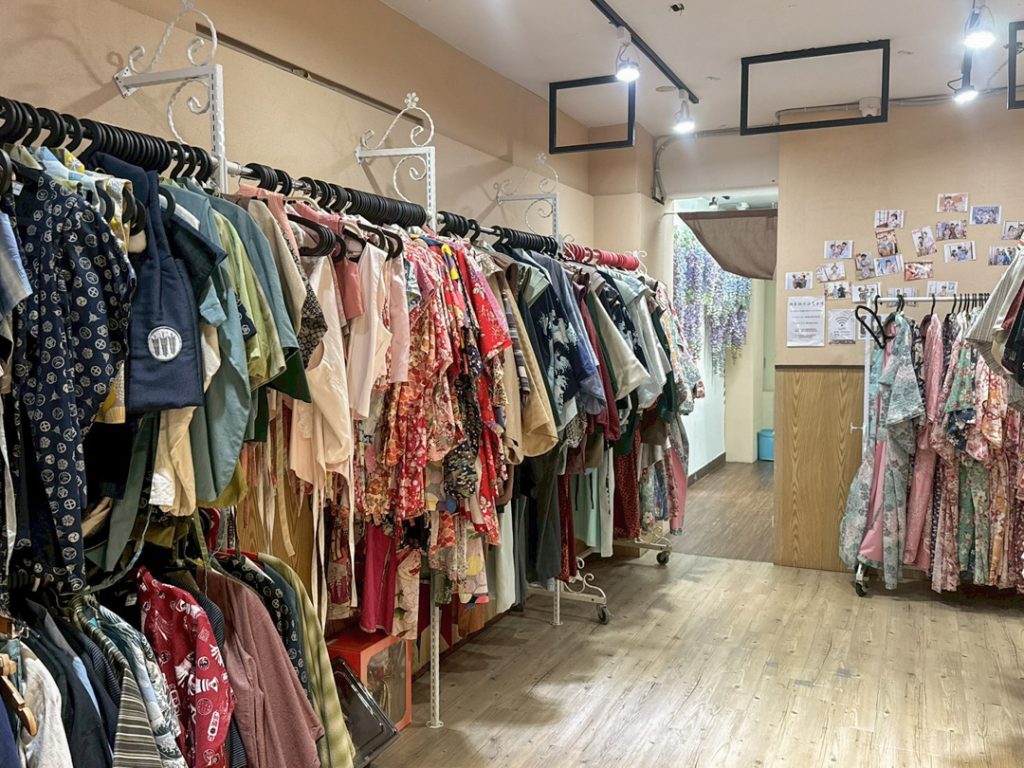 抓周攝影服裝區，多樣風格造型任選，讓寶寶輕鬆打造專屬抓周造型