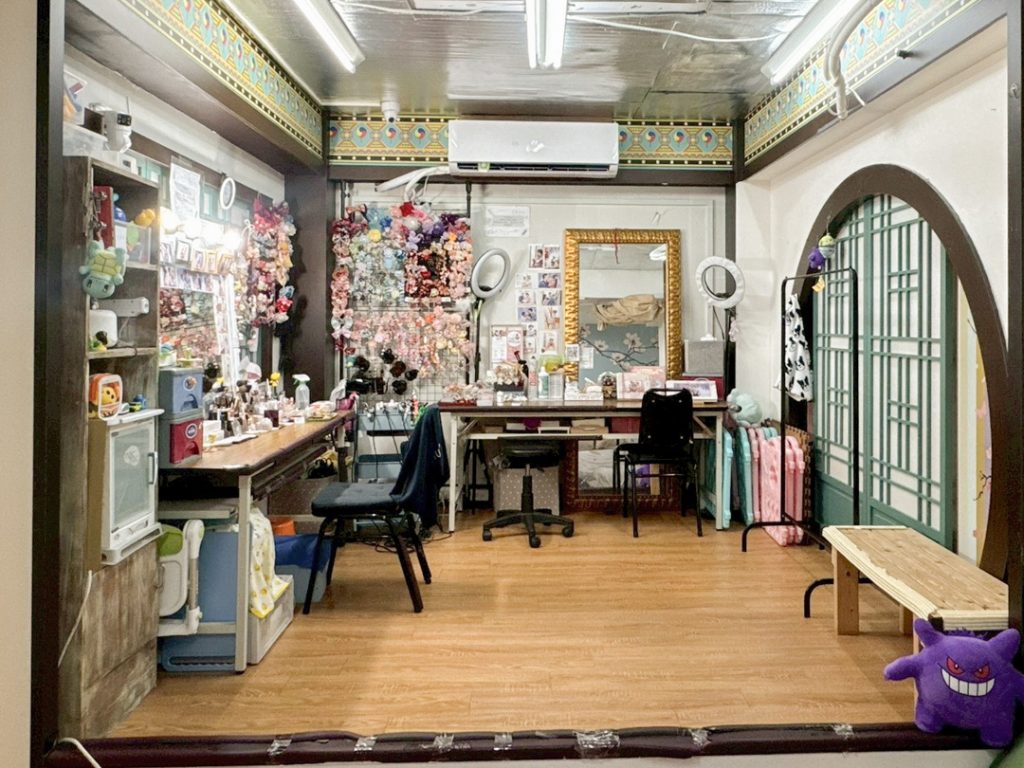 攝影造型區，提供化妝、髮型與拍攝前準備空間